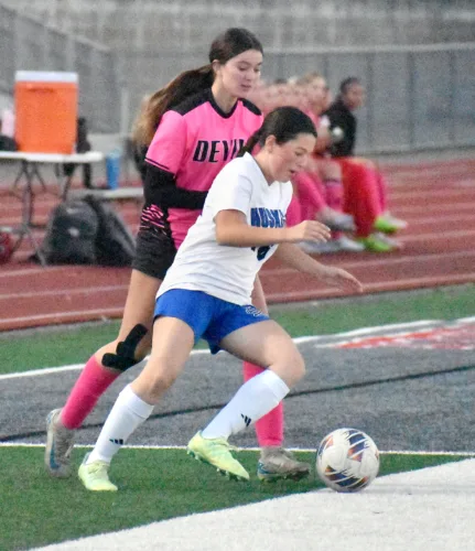 St. C keeps rolling, tops Huskies in tourney opener